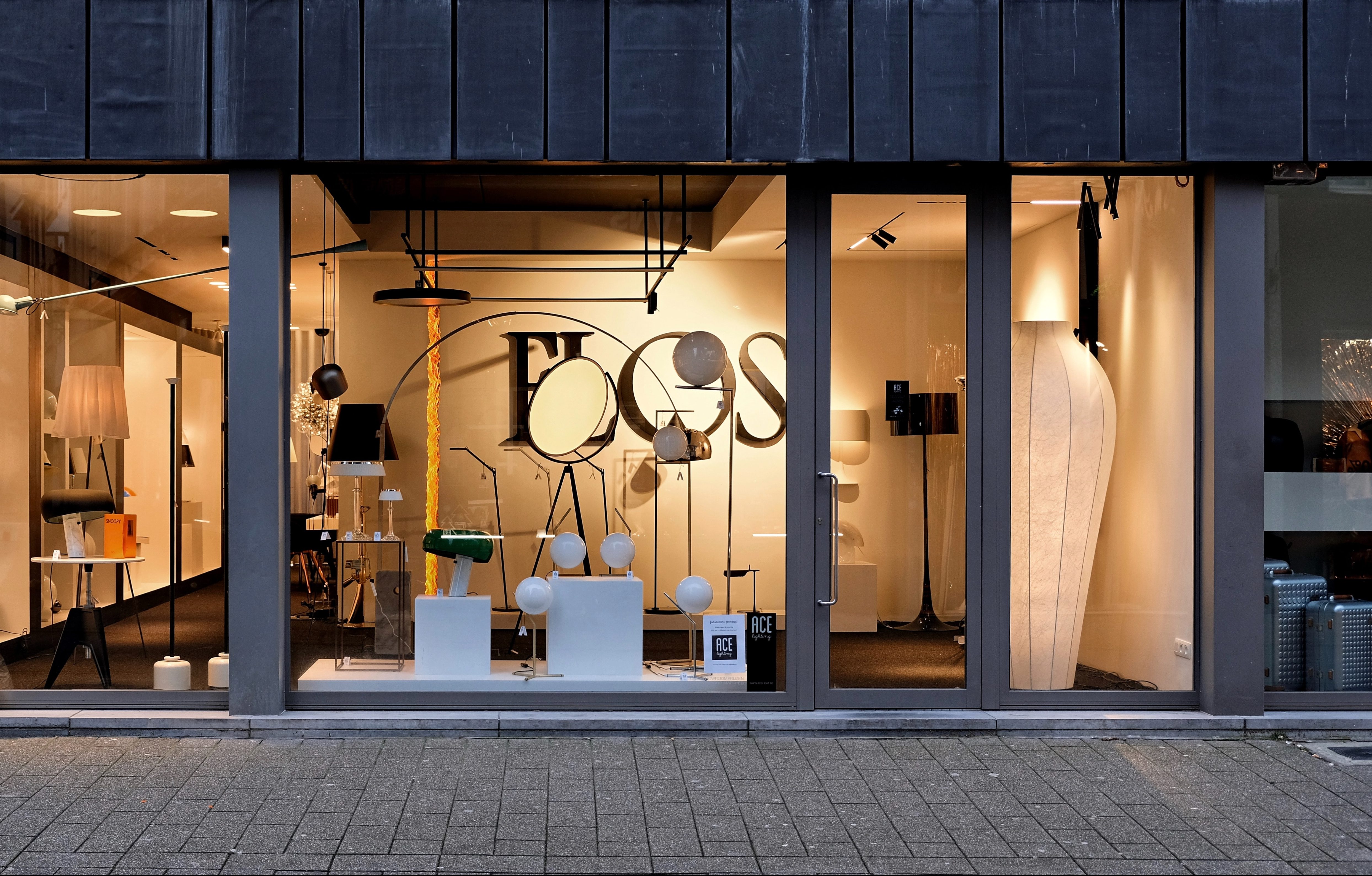 How to paint your next window display – Retail Design Blog